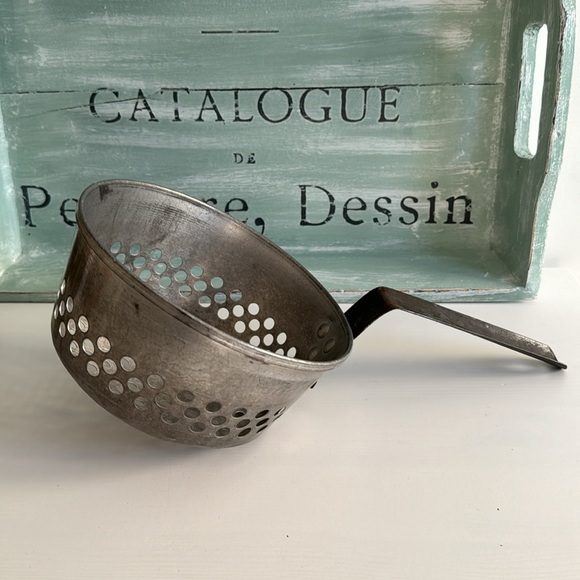 Vintage Aluminum Fryer Basket Colander - Picture 2 of 9